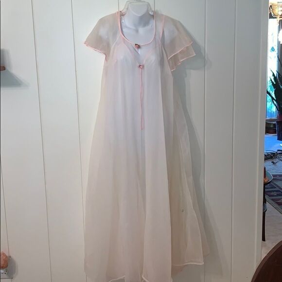 Vintage Other - Vtg 60s Val Mode ivory nylon gown & robe